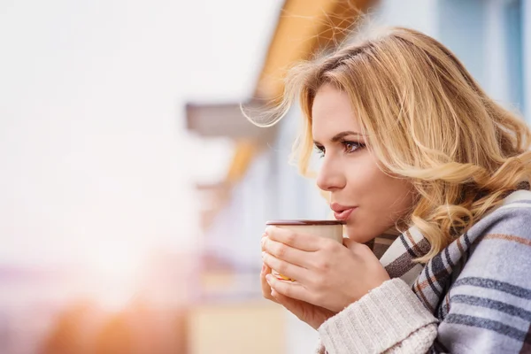 Krásná žena, relaxační — Stock fotografie