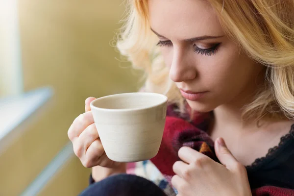 Beautiful woman relaxing — Stock Photo, Image