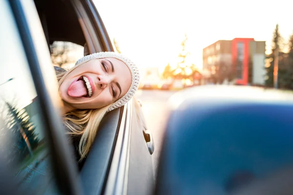 Mulher carro de condução — Fotografia de Stock