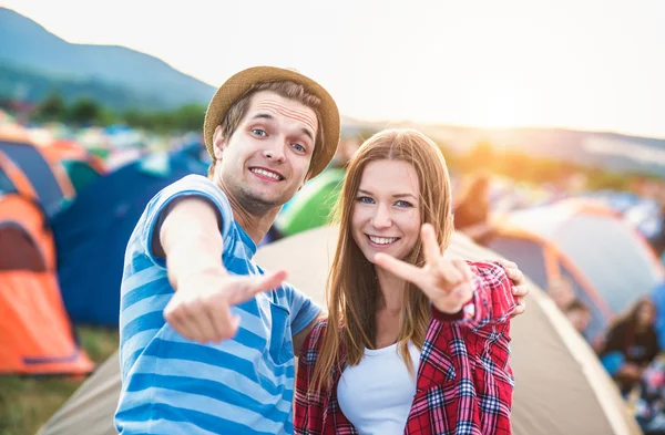 Teens at summer festival — Stock Photo, Image