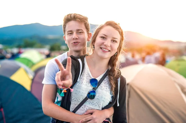 Les adolescents au festival d'été — Photo