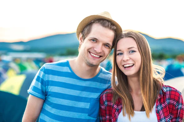 Tonåringar på sommarfestival — Stockfoto