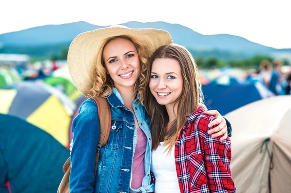 Tonåringar på sommarfestival — Stockfoto