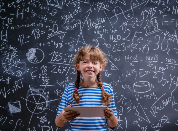 Schattig klein meisje — Stockfoto