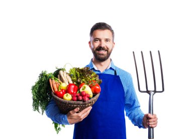 Genç yakışıklı bahçıvan