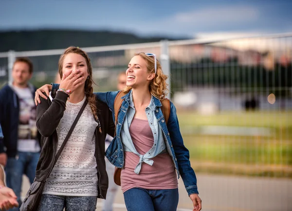 Teens at summer festival — Stock Photo, Image