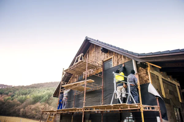 Construction workers insulating house — Stock Photo, Image