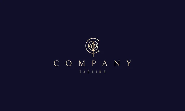 Logotipo dourado vetorial em que a imagem abstrata da letra C com folhas de cannabis. —  Vetores de Stock