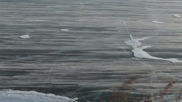 Vientos de invierno en el lago Baikal — Vídeo de stock