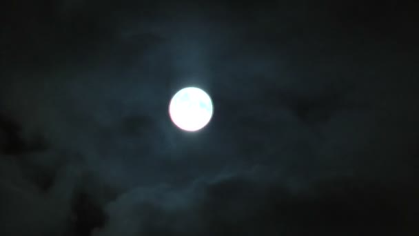 Ciel nocturne de pleine lune au lac Baïkal .