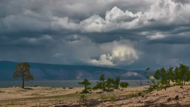 Nuvens cronometragens. Ilha Olkhon Baikal — Vídeo de Stock