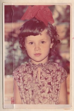 Güzel küçük bir kızın portresi..