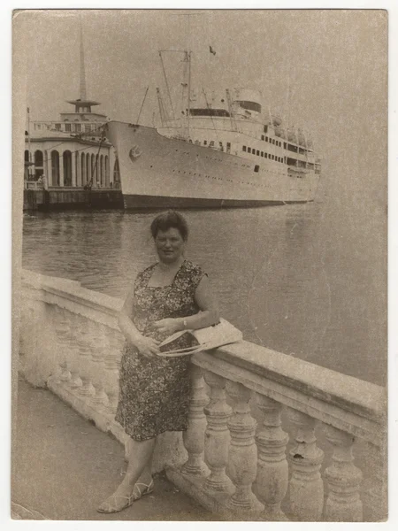 Retrato de una mujer hermosa. — Foto de Stock