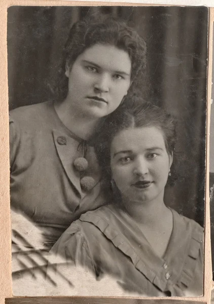 Portrét dvou krásných mladých dívek. — Stock fotografie