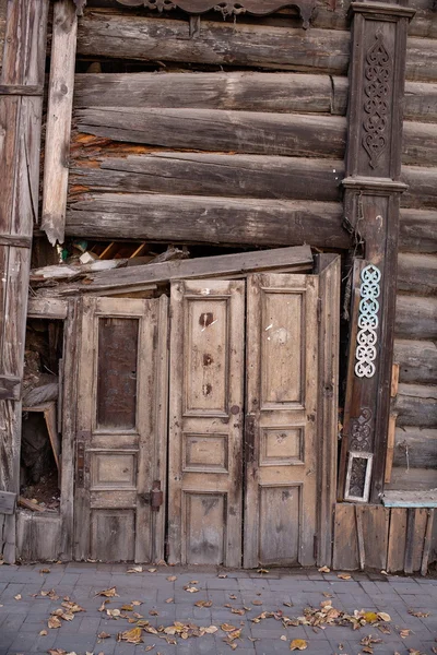 Antigua casa en la ciudad de Irkutsk —  Fotos de Stock