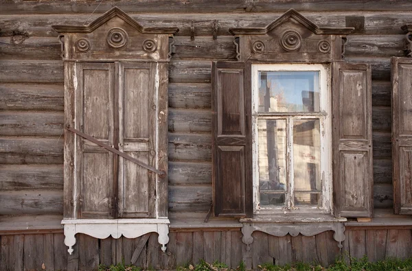 Antigua casa en la ciudad de Irkutsk —  Fotos de Stock