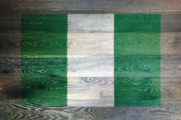 Nigeria Flagge auf rustikalem altem Holz Hintergrund — Stockfoto