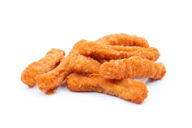 Beyaz arka planda kızarmış tavuk popu.