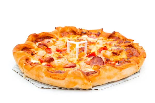 Käse Schinken Pizza Auf Weißem Hintergrund — Stockfoto