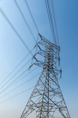 Enerji santrallerinden yüksek voltaj elektrik direklerine..