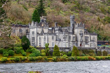 İrlanda 'daki Kylemore Manastırı