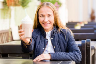 Genç güzel kadın.