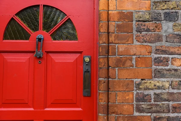 Red front door — Stock Photo, Image