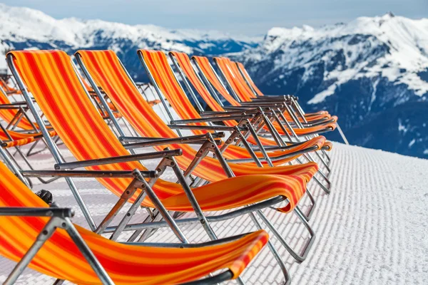 滑雪度假村躺椅 — 图库照片