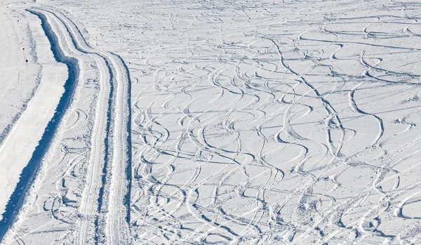 Piste da sci sulla neve — Foto Stock