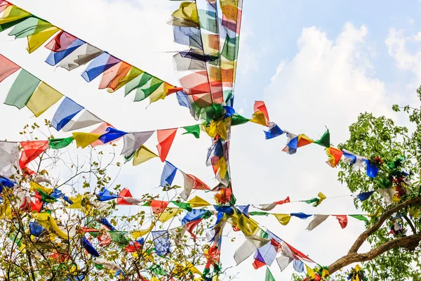 Drapeaux de prière colorés — Photo