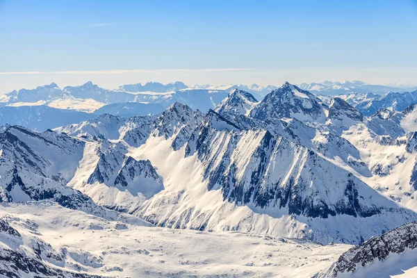 在阿尔卑斯山冬季风景 — 图库照片