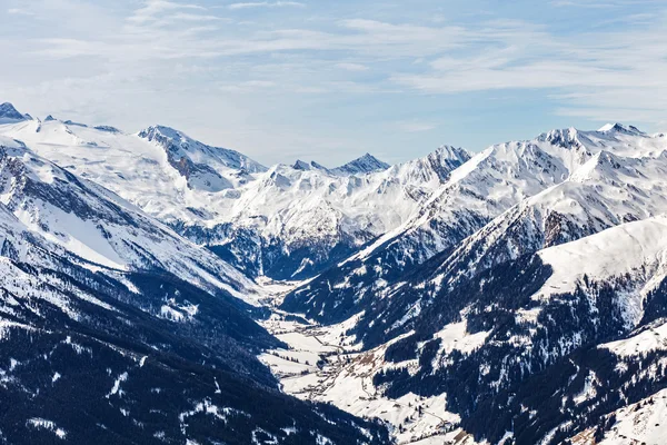 在阿尔卑斯山冬季风景 — 图库照片