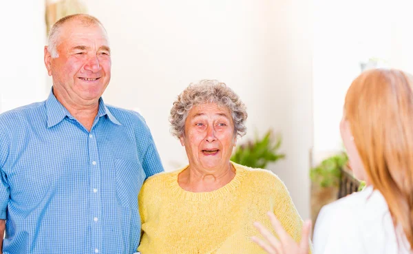 Cuidado de ancianos en el hogar — Foto de Stock