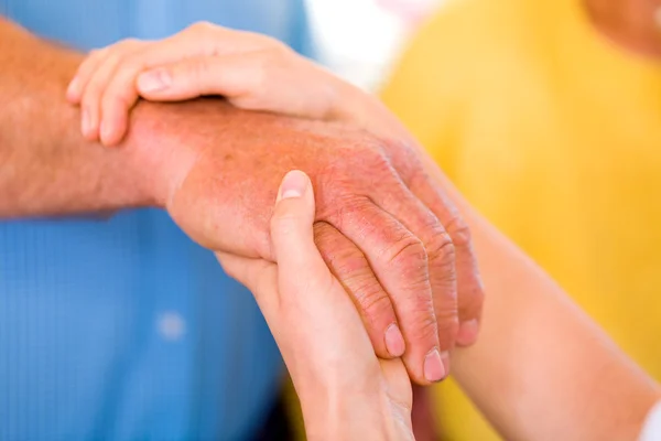 Helfende Hände — Stockfoto