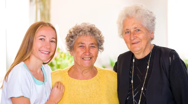 Cuidado de ancianos en el hogar — Foto de Stock