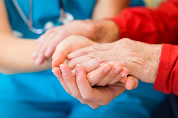 Helping hands — Stock Photo, Image