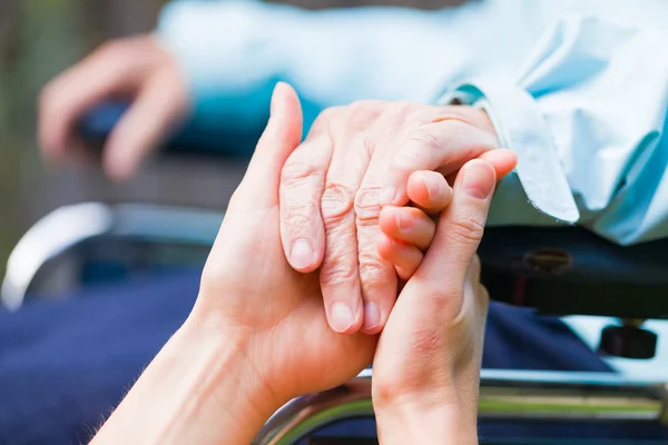 Helping hands — Stock Photo, Image