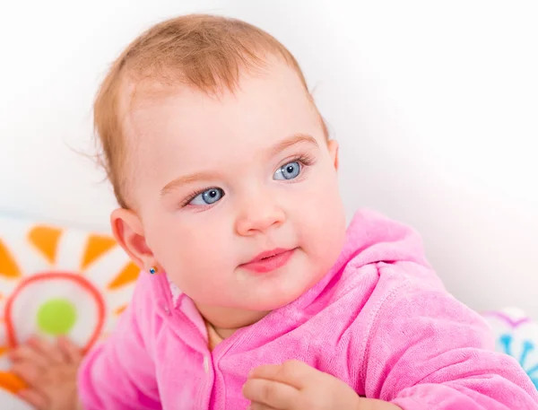 Schattige babymeisje — Stockfoto