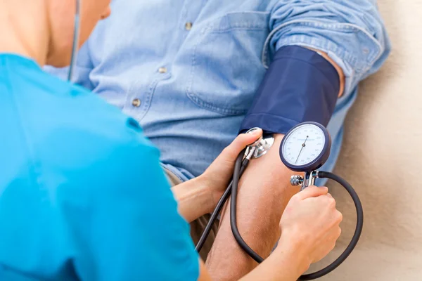 Blood pressure measurement — Stock Photo, Image