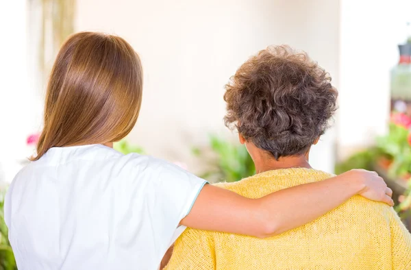 Cuidado de ancianos en el hogar — Foto de Stock