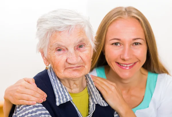 Cuidado de ancianos en el hogar —  Fotos de Stock