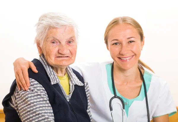 Cuidado de ancianos en el hogar — Foto de Stock