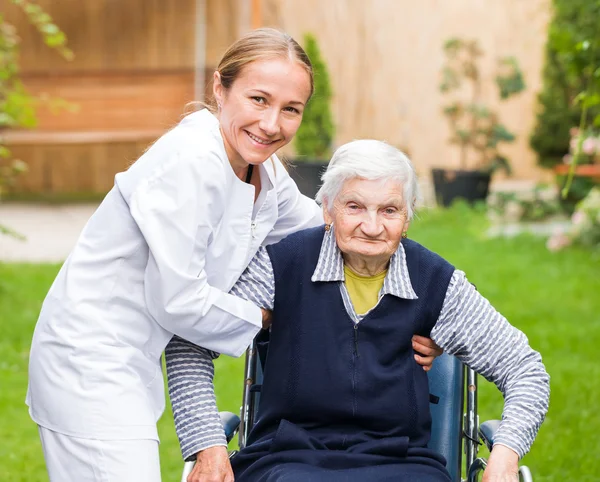 Vård av äldre — Stockfoto