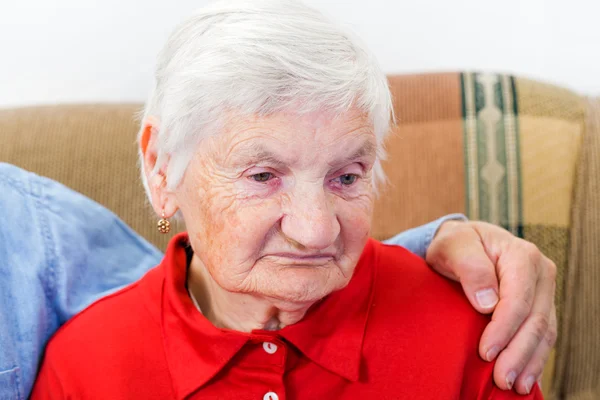 Пожилая женщина — стоковое фото