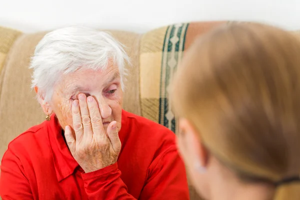 Cuidados de personas mayores — Foto de Stock