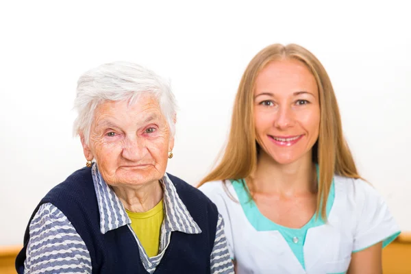 Soins à domicile aux personnes âgées — Photo