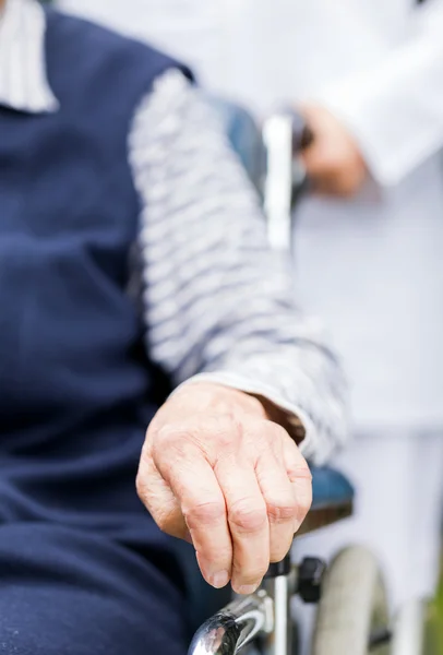 Cuidados de personas mayores — Foto de Stock