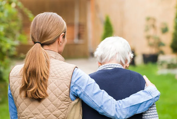 Cuidados de personas mayores — Foto de Stock