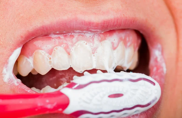 Cepillado de dientes — Foto de Stock