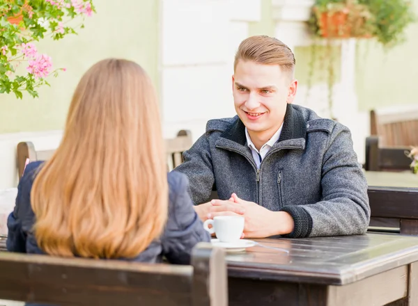 Pareja joven — Foto de Stock